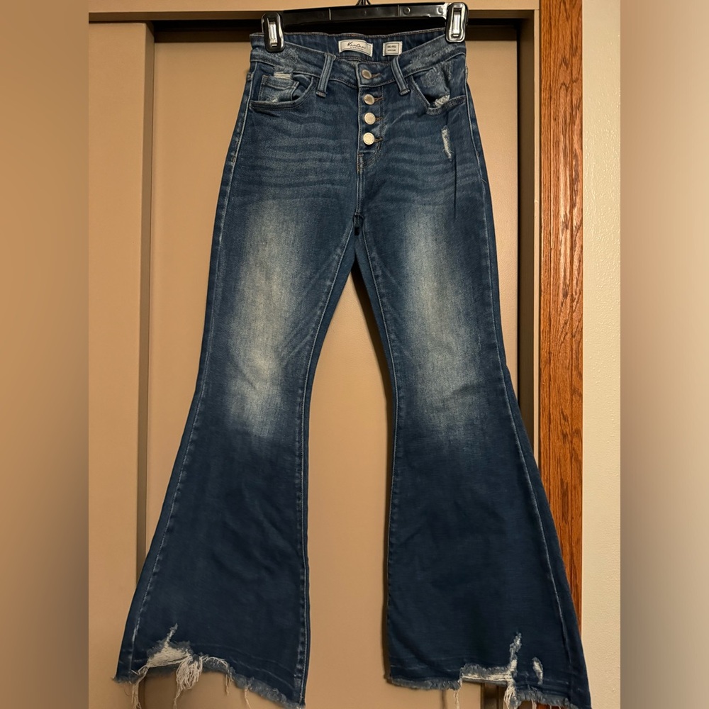 Size 25 KanCan flare jeans. Stretchy.